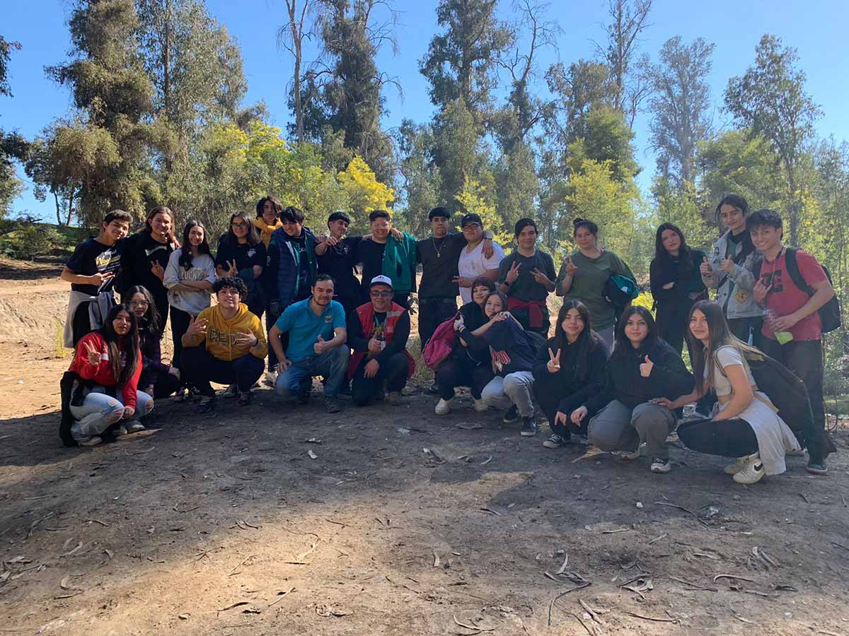 Exitosa reforestación en el Cerro San Juan de Machalí gracias a la colaboración de jóvenes y la Municipalidad