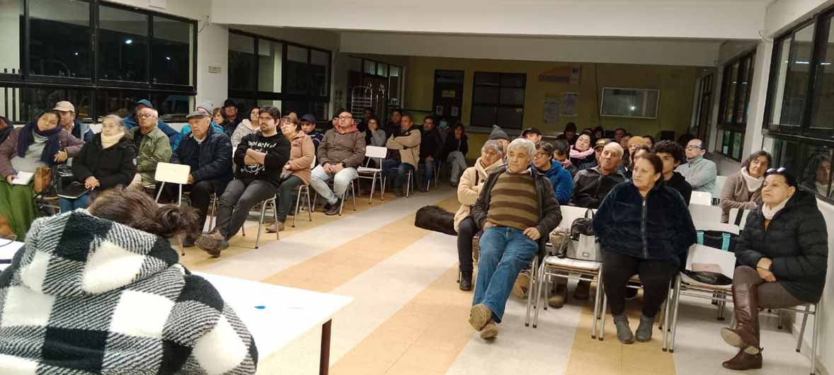 Reunión informativa en Liceo Municipal de Codegua aborda Fiscalización y Derechos de Agua